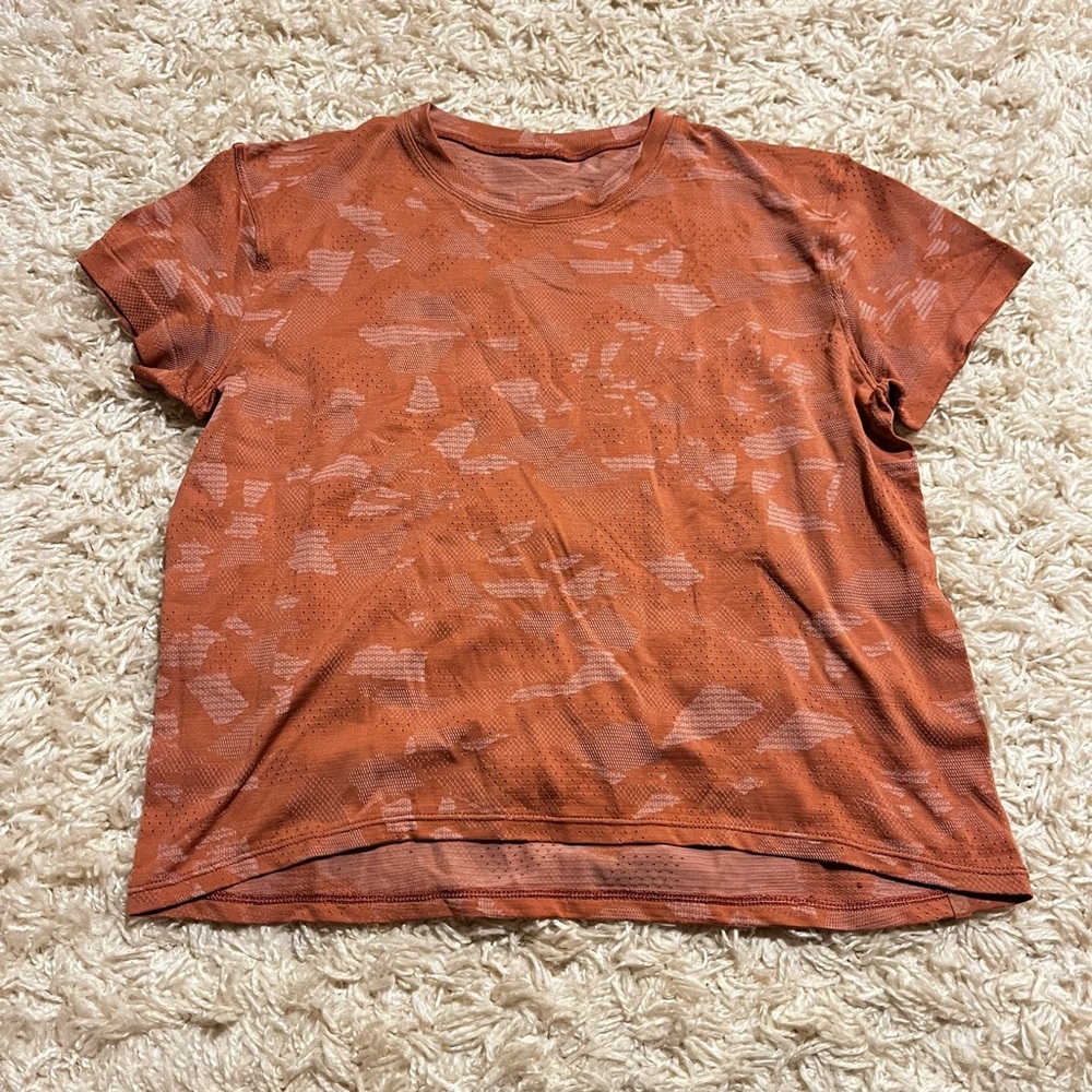 Lululemon Train to Be short sleeve